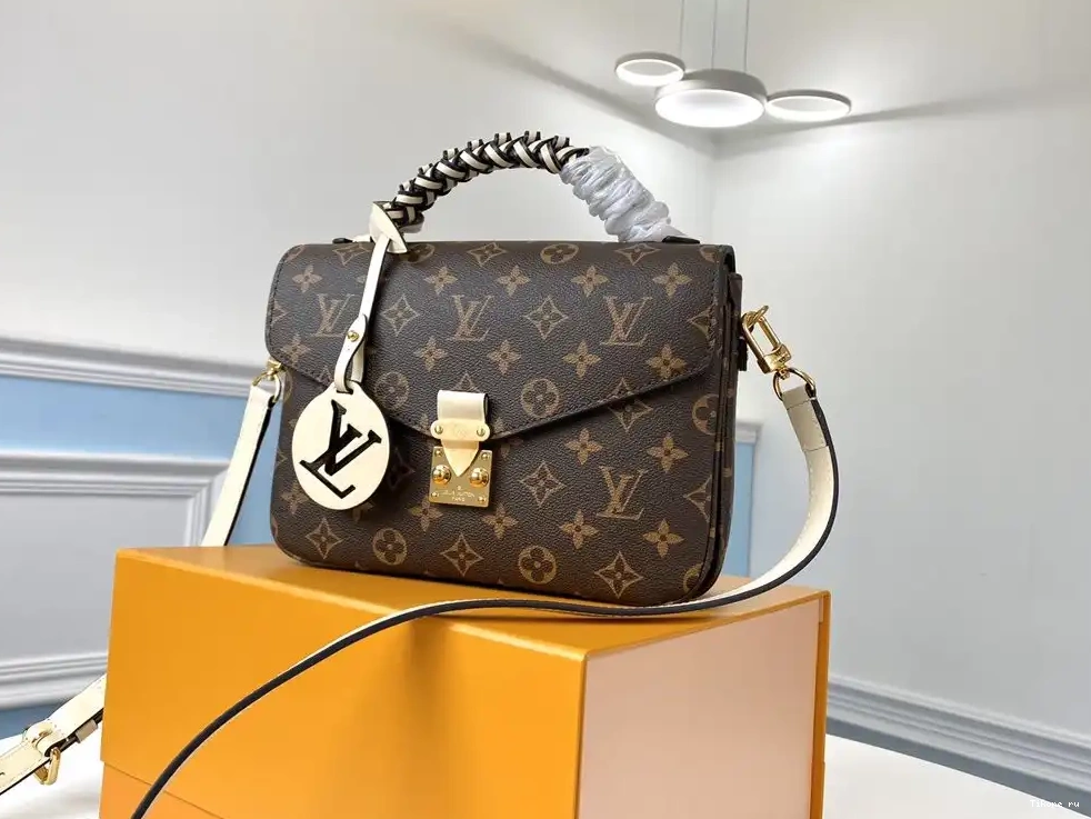 LOUIS VUITTON POCHETTE METIS 0605